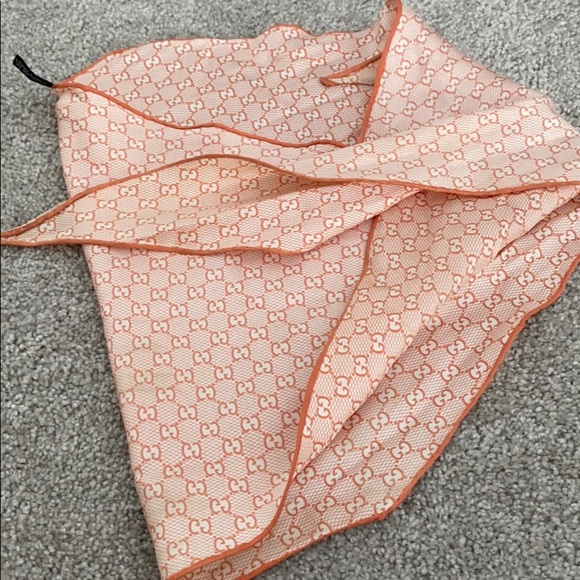 Gucci silk scarf 🧣 - Picture 5 of 11
